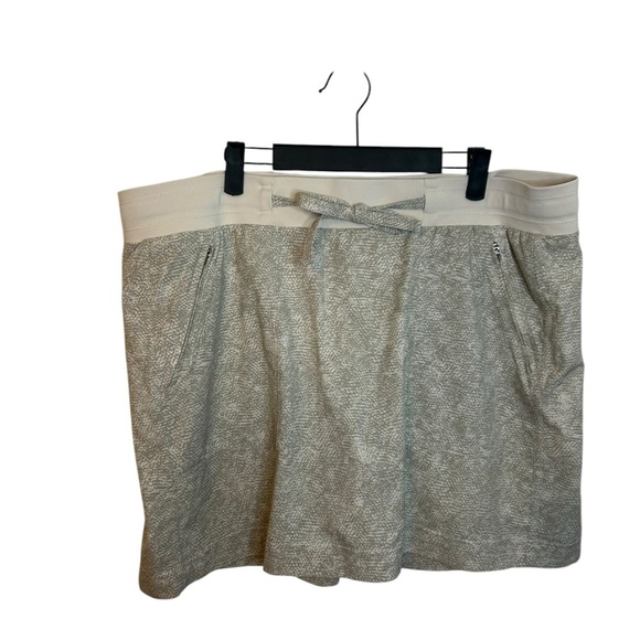 Athleta Snakeskin Chelsea Print Cargo Skort - Picture 1 of 7